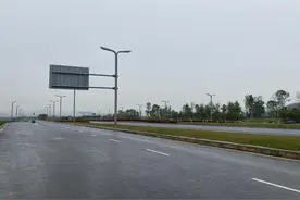 东西城市轴线最新进展：龙泉山1、2号隧道正有序推进正洞掘进工作图片