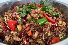 四川自贡市井网红餐厅“厕所兔”创始人张和彬：“厕所兔”独有的市井气息，是它广受食客青睐的根本原因图片