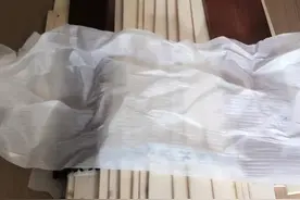 消费曝光台｜网购家具货不对版，平台：三无产品退货可赔运费图片