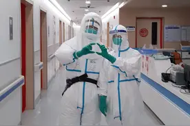 一对上海抗疫夫妻的爱情：三分钟偶遇，几句问候，一张合照图片