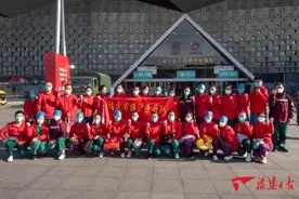 福建援沪医疗队正式接管上海世博方舱医院图片