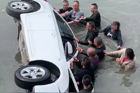 全城寻人！“下饺子式”跳水营救坠河轿车的9位英雄找到了：来自各行各业，“淡定哥”救人时还带伤图片