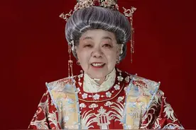 就算80岁，也让您成最美“新娘”！浙江00后女孩为奶奶设计婚服，背后故事更感人图片