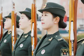 从三军仪仗队队员到国防教育宣讲员，这个女大学生不简单图片