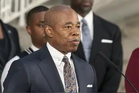 29人受伤！通勤地铁变“战区”，纽约市长痛心指责枪支泛滥！美国枪店数量和药店一样多，枪比人还多……图片