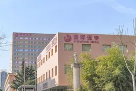 卷入“拒诊门”的西安两医院复诊，ST国医1年内市值缩水300亿，曾欲变卖资产解困图片