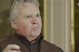 希丁克谈2002韩意战：赛前韩总统打电话，承诺赢意大利就免兵役图片