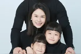 奥运冠军吕小军晒全家福 一家四口笑意盈盈好温馨图片