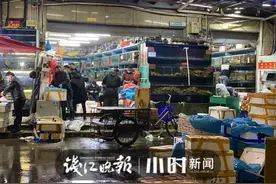 探访午夜新农都水产市场：小龙虾降价，梭子蟹春蟹上新，本地明虾还得再等等图片
