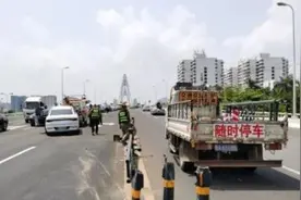 视频 | 海口世纪大桥发生车祸 新能源车撞破护栏，致多车受损图片