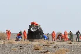 欢迎“神十三”航天员回家！| 新京报快评图片