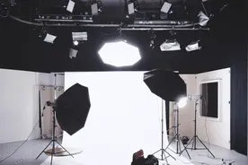 在抖音尬舞的“靳东”们，让万千少女买单图片