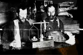 星条旗下的“永久外来者”丨美国为何对亚裔有“系统性”歧视？图片