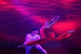 夏冰“红色三部曲”图片