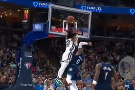 展现天赋！莫兰特起飞双手暴力隔扣拉塞尔 几乎平筐图片