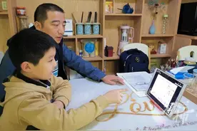 蚕宝宝可以吃吗？蚕有牙齿吗？蚕是什么血型……杭州小学生对话养蚕博士，一个敢问一个敢答图片