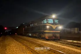 「防疫·前行」黑龙江600万斤大米专列安全抵达｜哈铁已发运近万吨防疫保供物资赴沪图片