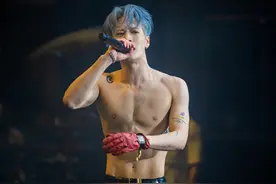 内娱男菩萨！王嘉尔亮相科切拉音乐节荷尔蒙爆表图片