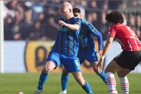 30秒丨埃因霍温2-1逆转阿贾克斯，时隔10年再获荷兰杯冠军图片