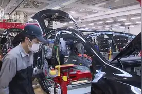 特斯拉上海工厂8000名员工到岗，正式复工复产！上汽临港4000名员工闭环生产：首辆车已下线图片