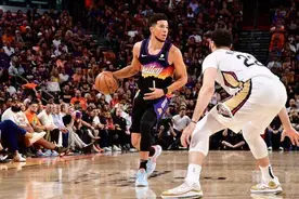 纪录之夜！布克季后赛半场砍下30+且没有罚球，NBA历史首人图片