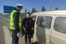 动手能力强？客车变“货车” 交警不同意！图片