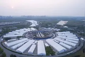 10天、1.38万张床位，上海国际赛车场方舱如何建成的？图片