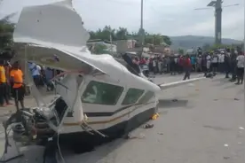 突发！海地一飞机坠毁在公路上，至少6人遇难图片