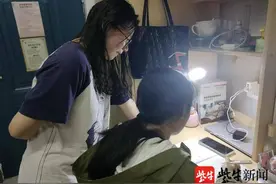 一起上课、健身、打游戏……和大学老师当室友是怎样的体验？图片