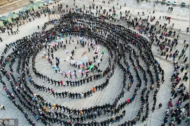 大圈套小圈 俄罗斯民众表演传统舞蹈图片