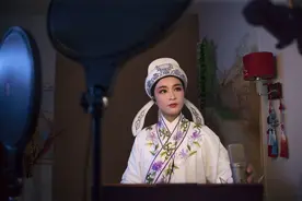 直播打赏等新方式，为弘扬戏曲文化打开广阔想象空间｜新京报专栏图片