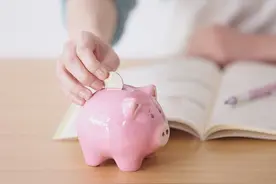 年轻人变“抠”是自我压抑吗？丨周末谈图片