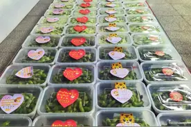 星级酒店推小龙虾外卖火了图片