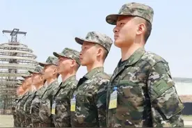 21式夏作训服，他们已换穿图片