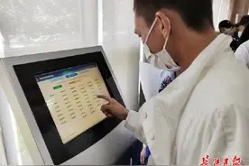 选到了！武汉首块鄂W车牌鄂w8e999图片