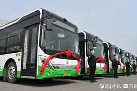 两条跨区干线新车上线！烟台32台纯电动空调公交车投入运营图片