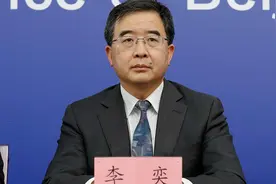 全市中小学、幼儿园、中等职业学校提前放假一天，明天开始放假