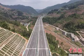 贵州：镇赫高速公路建成通车图片