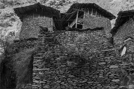 一个石头砌成的古村落一一文县巴巴沟图片