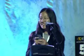 芒格答中国学生：手上有锤子，看啥都像钉子