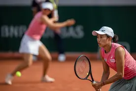 张帅携手新搭档 晋级马德里公开赛女双八强图片