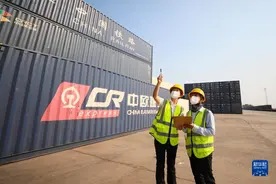 在中老铁路上像占芭花一样盛放的中国“90后”图片