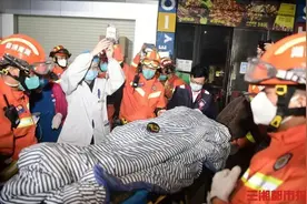 真人版绝地求生！那个敲管的9号女孩，这样度过被困的88小时图片