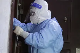 抗疫志愿者中的青年：变身“大白”，练成服务保障“多面手”图片