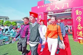 普及高中教育：“强筋壮骨直起腰”图片