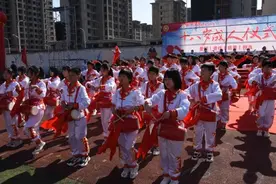 共飨成人礼 苏豫正青春——上蔡县苏豫中学成人仪式献礼五四青年节图片