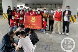 与妻子吵架离家 男子广州流浪七年与狗为伴图片