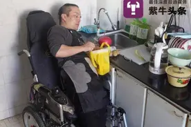 独自照顾瘫痪父亲的瘫痪儿子，成功进行第二次关节置换手术图片