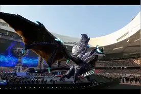 电竞解说明星的十年：“重要的是如何实现自己”图片