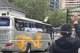 直击江苏援沪核酸采样队返程：期待再见时，上海已是人山人海图片